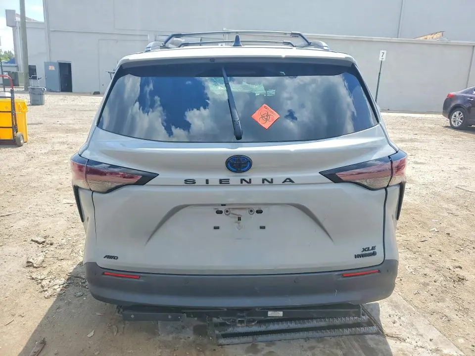 2024 TOYOTA SIENNA WOODLAND EDITION  