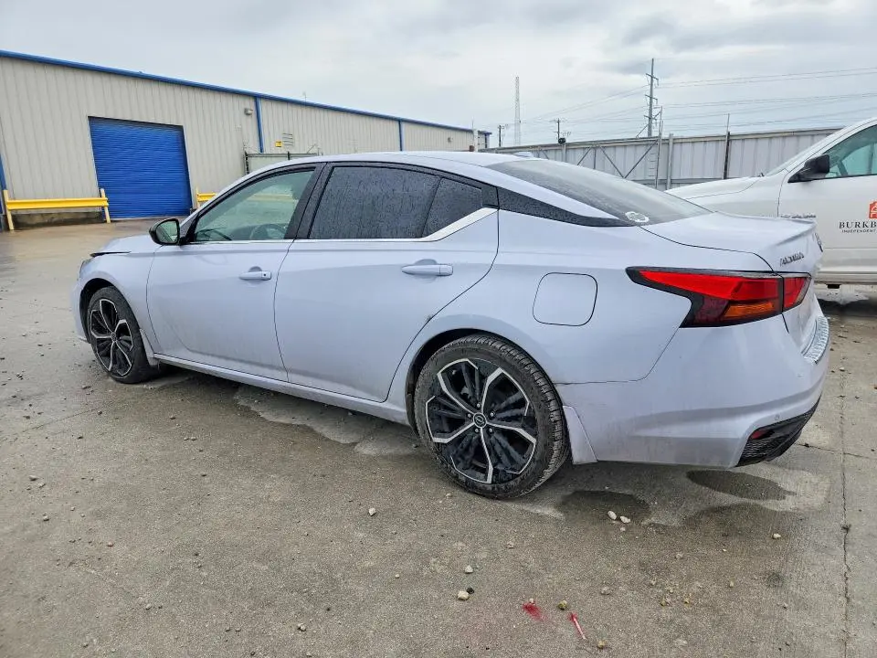 2023 NISSAN ALTIMA SR  
