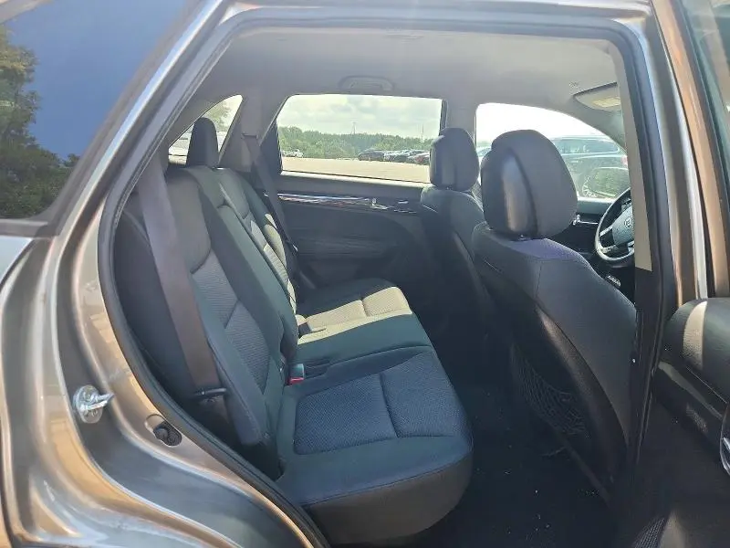 2013 KIA SORENTO LX  