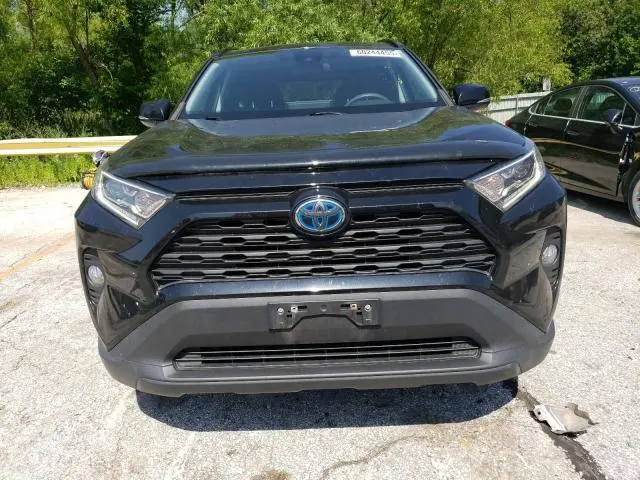 2021 TOYOTA RAV4 XLE  