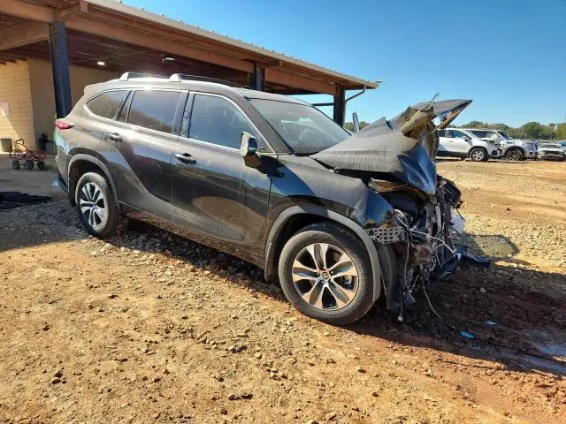 2020 TOYOTA HIGHLANDER XLE  