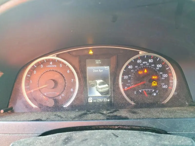 2016 TOYOTA CAMRY SE  