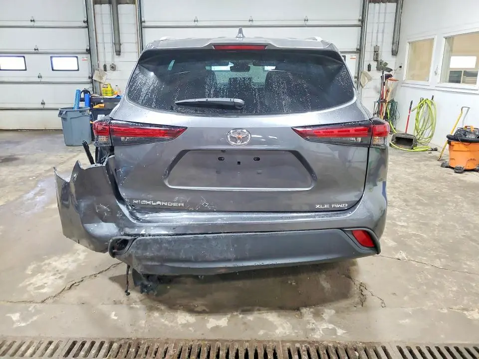 2024 TOYOTA HIGHLANDER XLE  