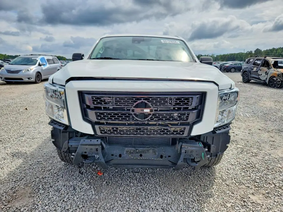 2024 NISSAN TITAN SV  