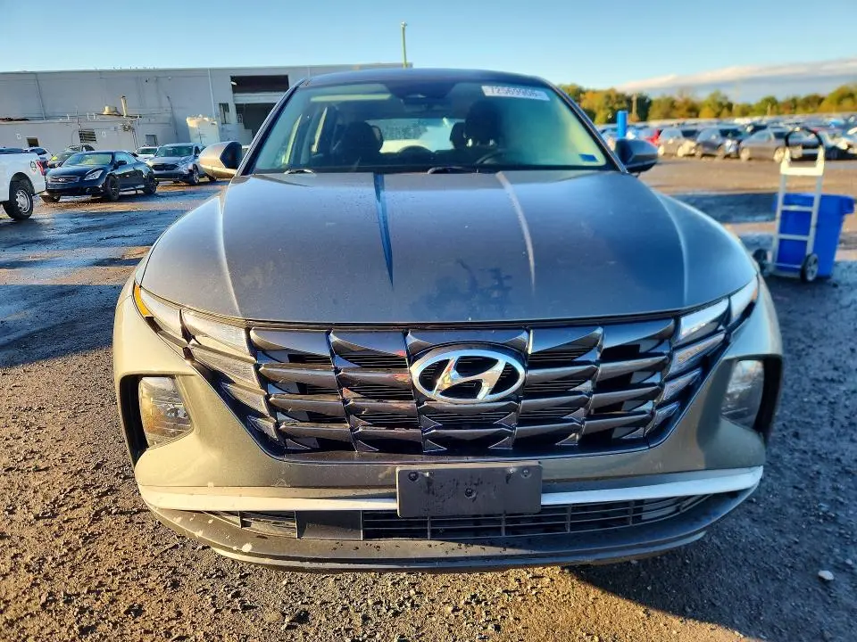 2022 HYUNDAI TUCSON SE  
