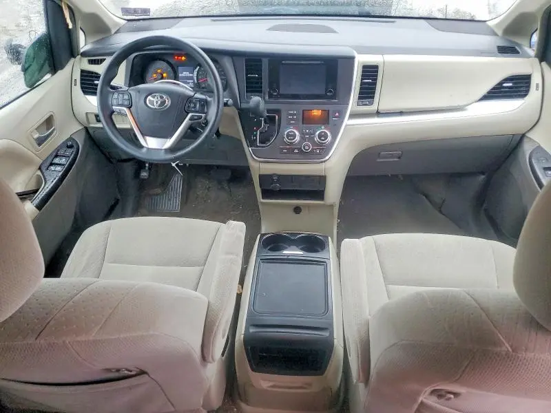 2017 TOYOTA SIENNA LE  