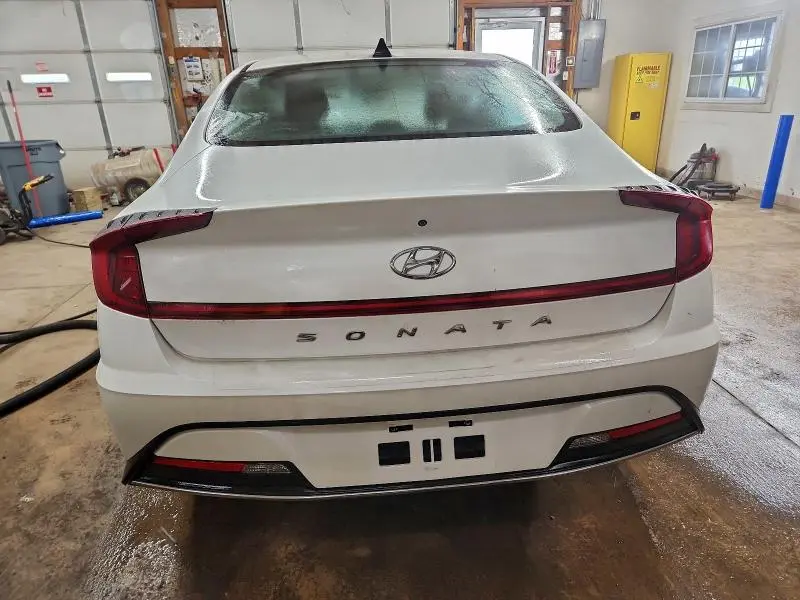 2022 HYUNDAI SONATA SE  