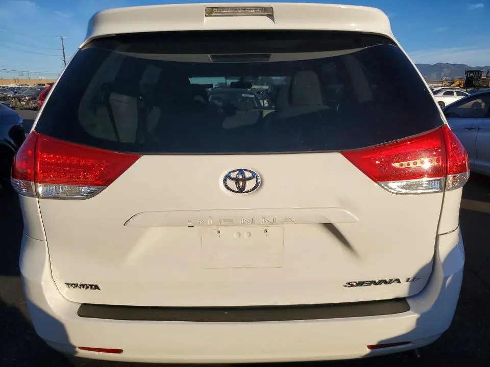2014 TOYOTA SIENNA   