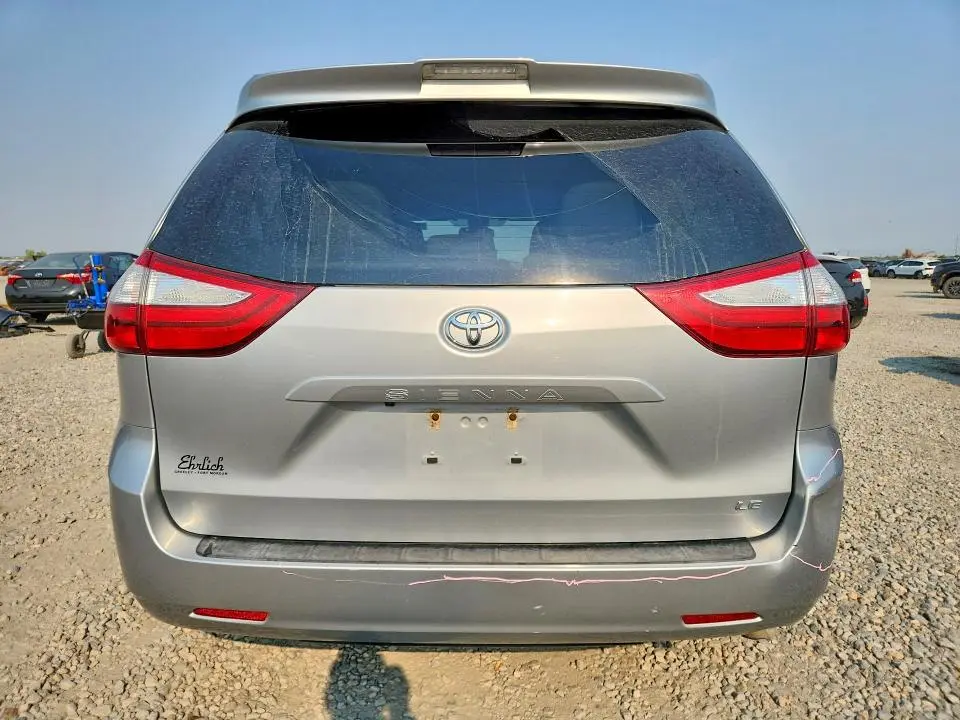 2019 TOYOTA SIENNA LE  