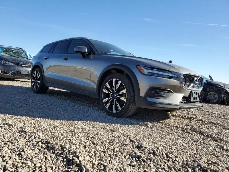 2020 VOLVO V60 CROSS COUNTRY T5 MOMENTUM  