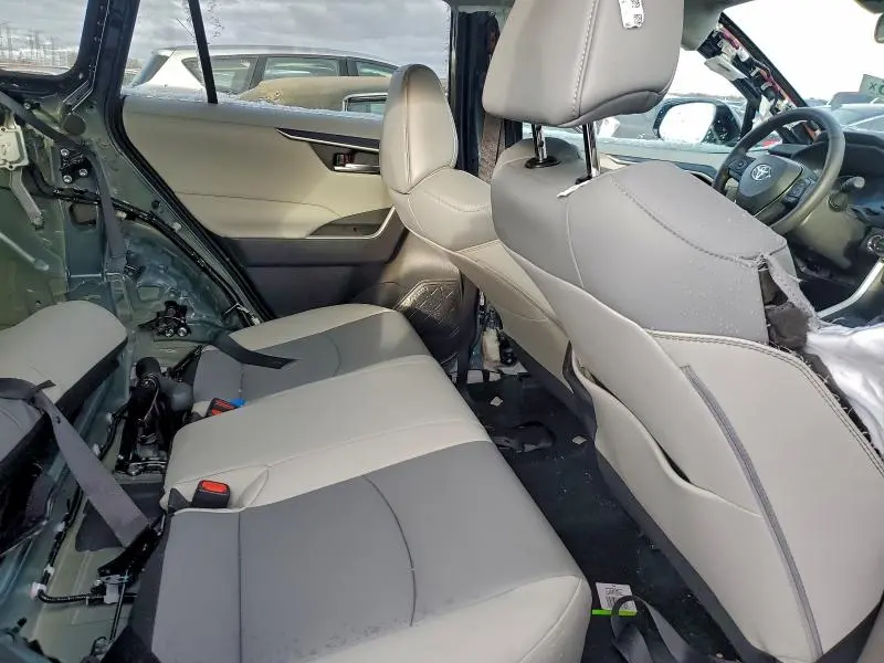 2025 TOYOTA RAV4 XLE PREMIUM  