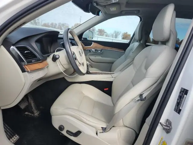 2022 VOLVO XC90 T6 MOMENTUM  