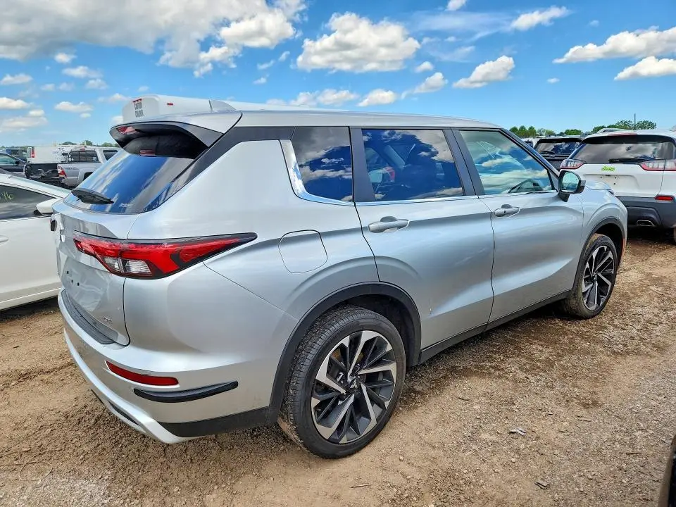 2024 MITSUBISHI OUTLANDER SE  