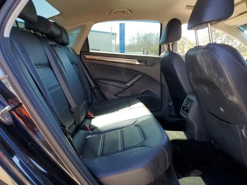 2018 VOLKSWAGEN PASSAT SE  