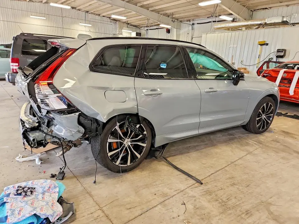 2025 VOLVO XC60 PLUS  