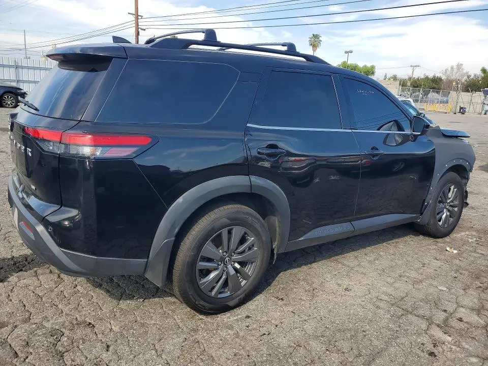 2022 NISSAN PATHFINDER SV  