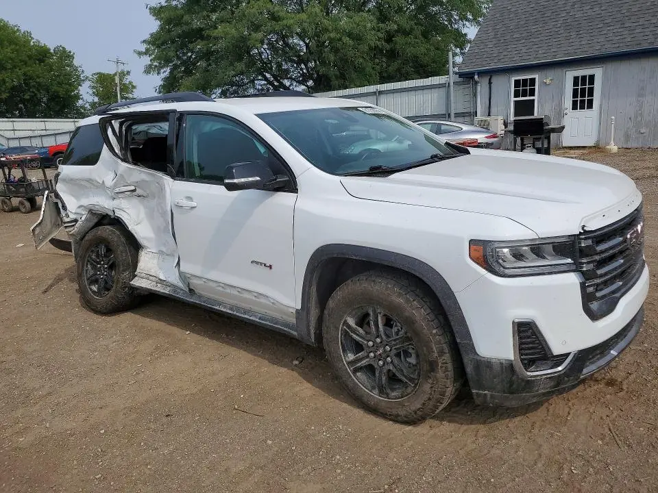 2022 GMC ACADIA AT4  
