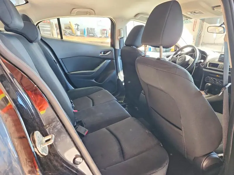 2015 MAZDA 3 SV  