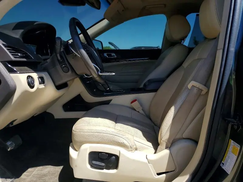 2015 LINCOLN MKT   