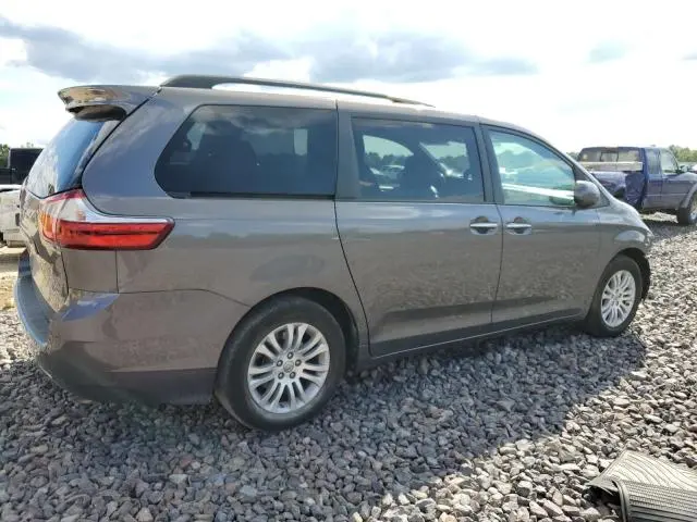 2017 TOYOTA SIENNA XLE  