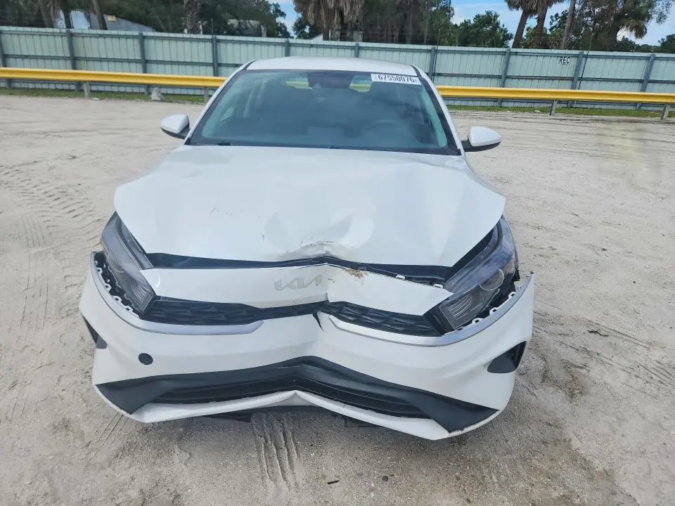 2023 KIA FORTE LXS  