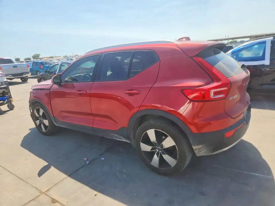 2019 VOLVO XC40 T4 MOMENTUM  
