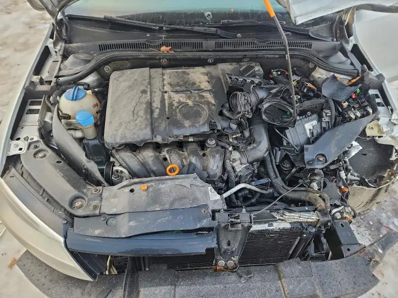 2011 VOLKSWAGEN JETTA SE  