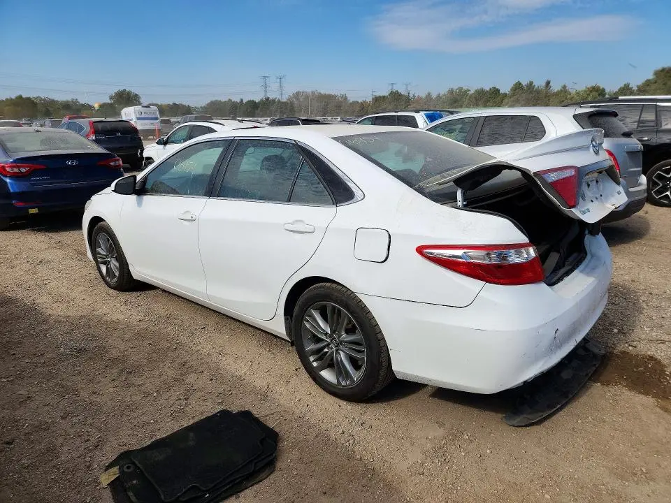 2016 TOYOTA CAMRY SE  