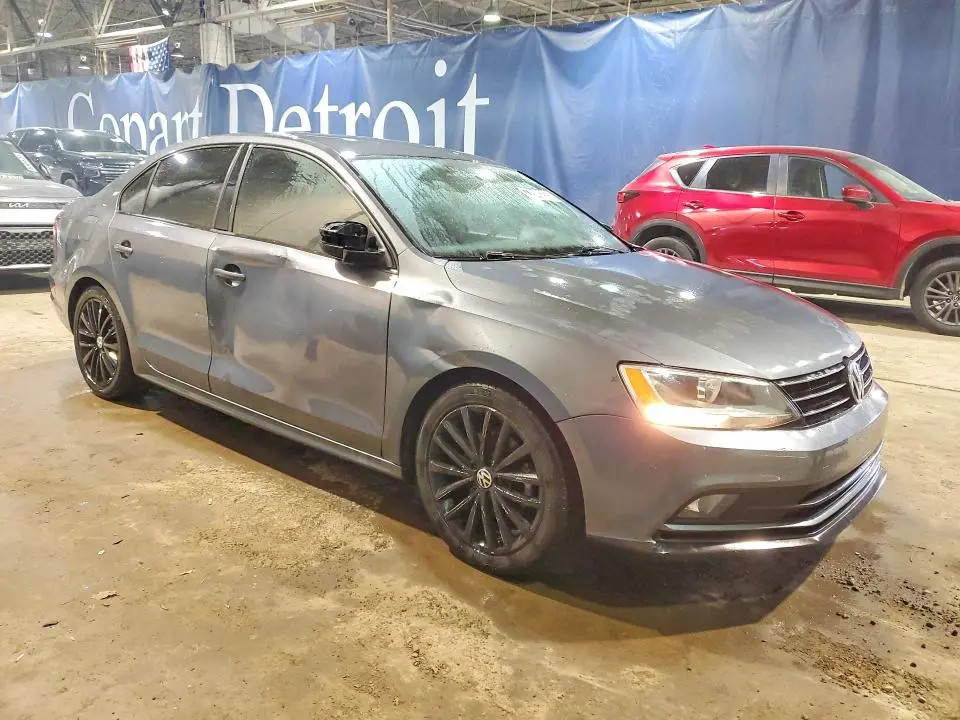 2016 VOLKSWAGEN JETTA SPORT  