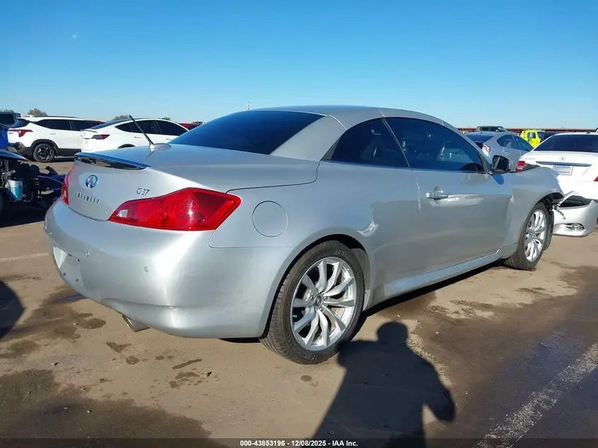 2013 INFINITI G37  