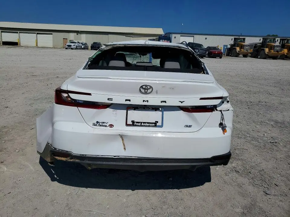 2025 TOYOTA CAMRY SE  
