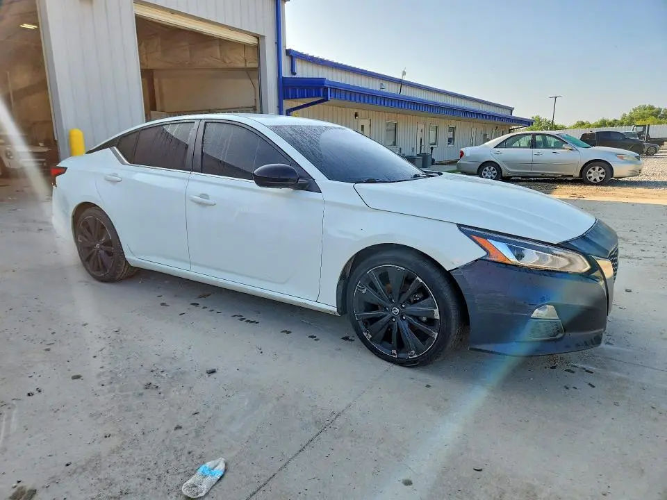 2019 NISSAN ALTIMA SR  