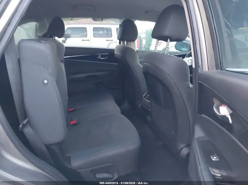 2019 KIA SORENTO 2.4L LX