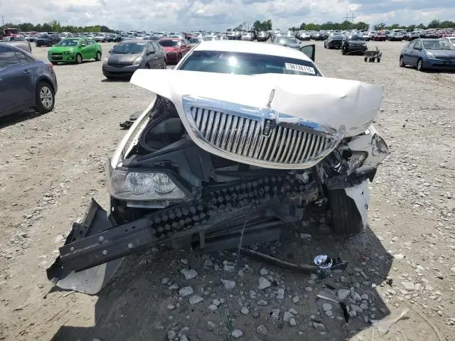 2010 LINCOLN TOWN CAR SIGNATURE LIMITED  