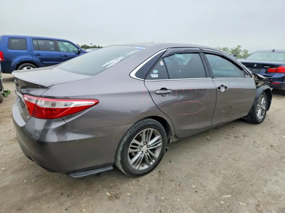 2015 TOYOTA CAMRY SE  