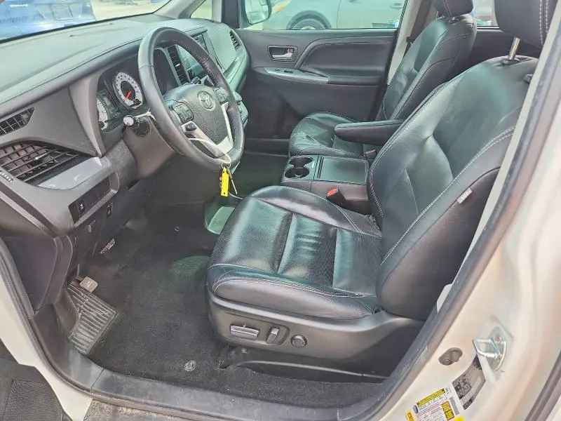 2017 TOYOTA SIENNA SE 8-PASSENGER  