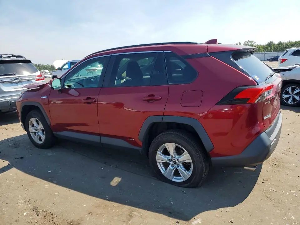 2021 TOYOTA RAV4 XLE  
