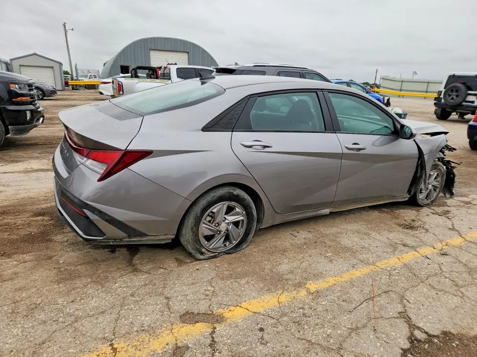 2024 HYUNDAI ELANTRA SE  