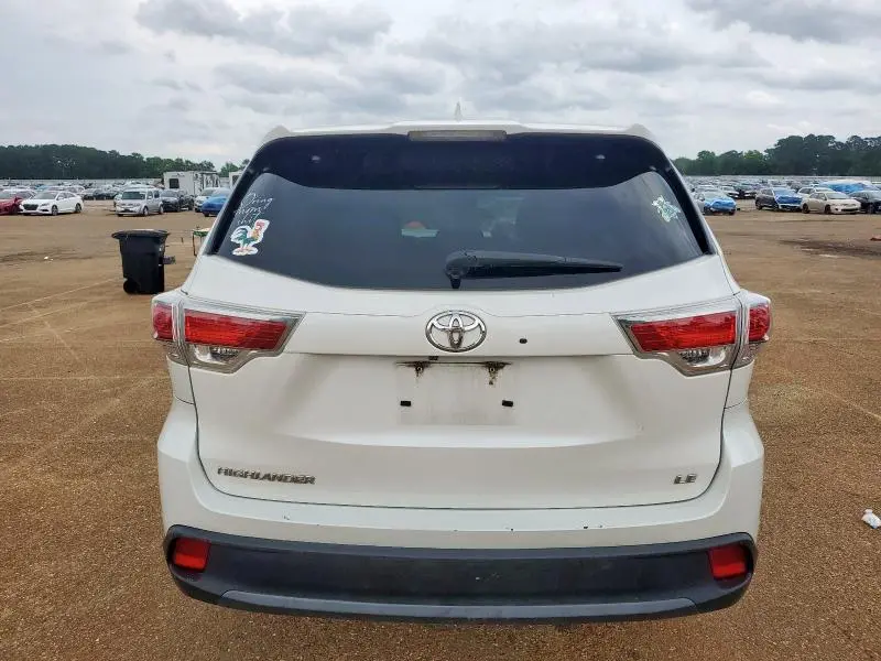 2015 TOYOTA HIGHLANDER LE  