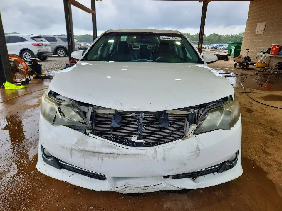 2014 TOYOTA CAMRY SE  