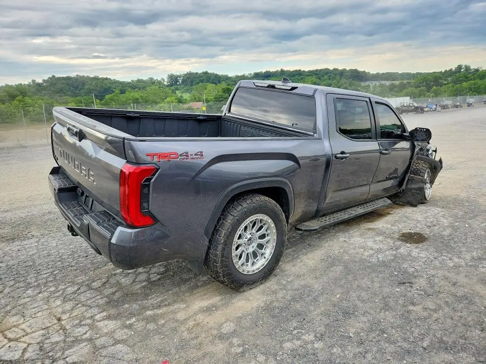 2024 TOYOTA TUNDRA CREWMAX SR5  