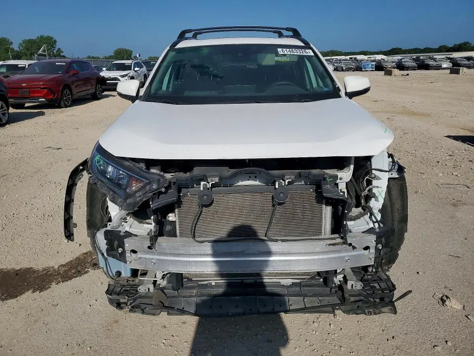 2021 TOYOTA RAV4 XLE  