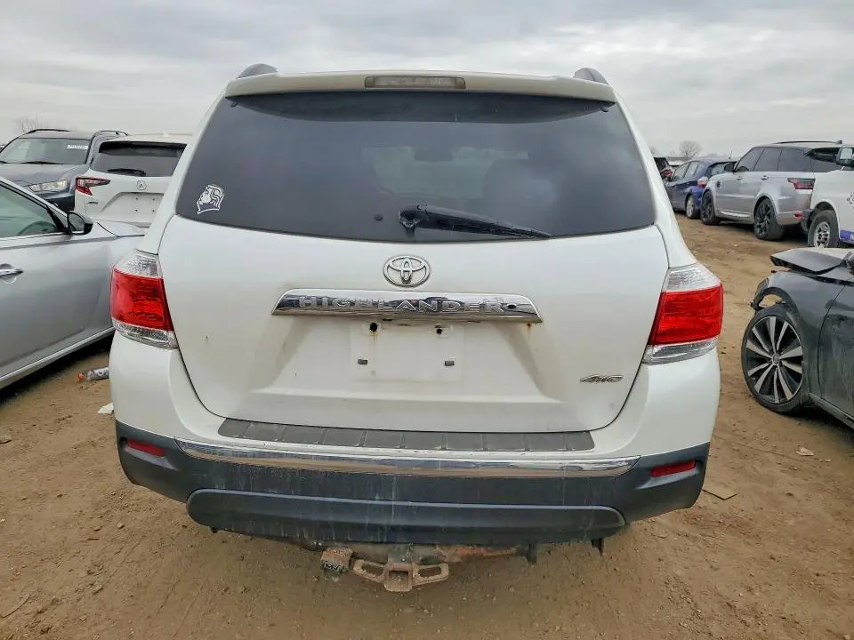 2012 TOYOTA HIGHLANDER SE  