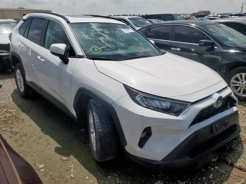 2021 TOYOTA RAV4 XLE  