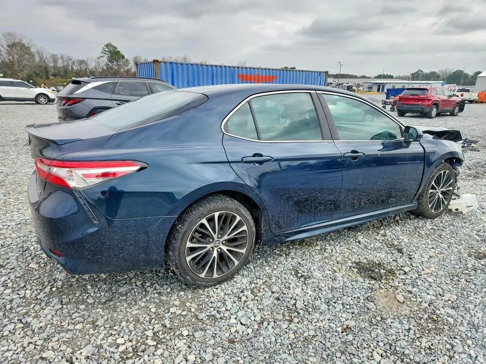 2018 TOYOTA CAMRY SE  