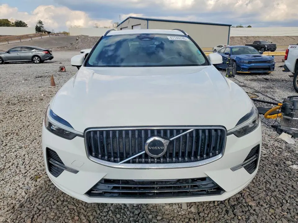 2022 VOLVO XC60 B5 MOMENTUM  