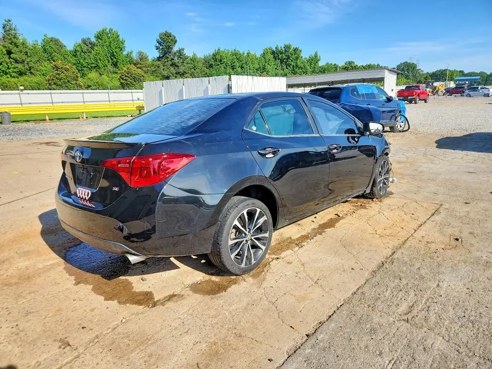 2018 TOYOTA COROLLA SE  