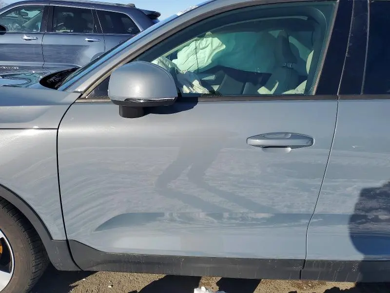 2020 VOLVO XC40 T5 MOMENTUM  