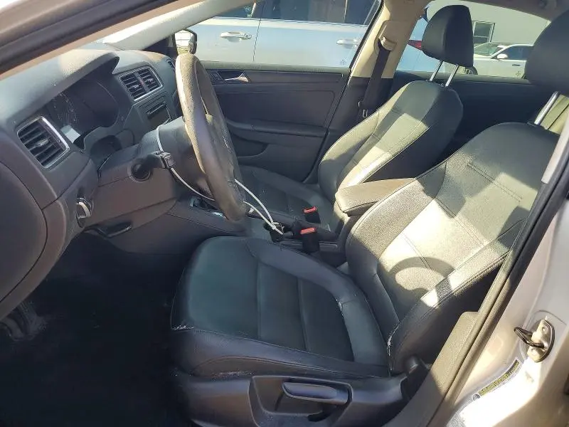 2011 VOLKSWAGEN JETTA SE  