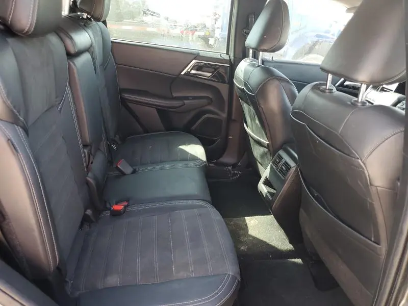 2023 MITSUBISHI OUTLANDER SE  